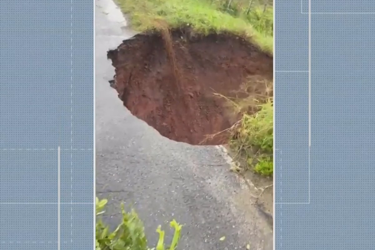 Parte de ponte que liga duas cidades no Brejo da PB desaba e é parcialmente interditada após chuvas