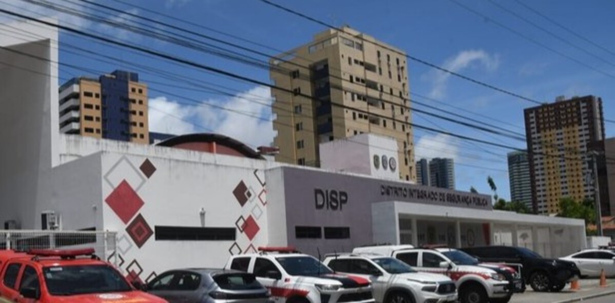 Mãe de menina assediada por delegado dá detalhes do caso: 'ela é tão inocente que não sabia o que era'