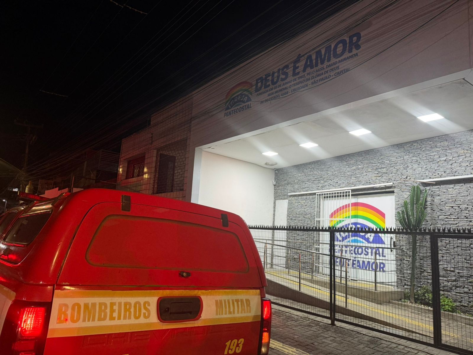 Homem que ficou ferido após cair de teto de igreja em João Pessoa segue internado em hospital