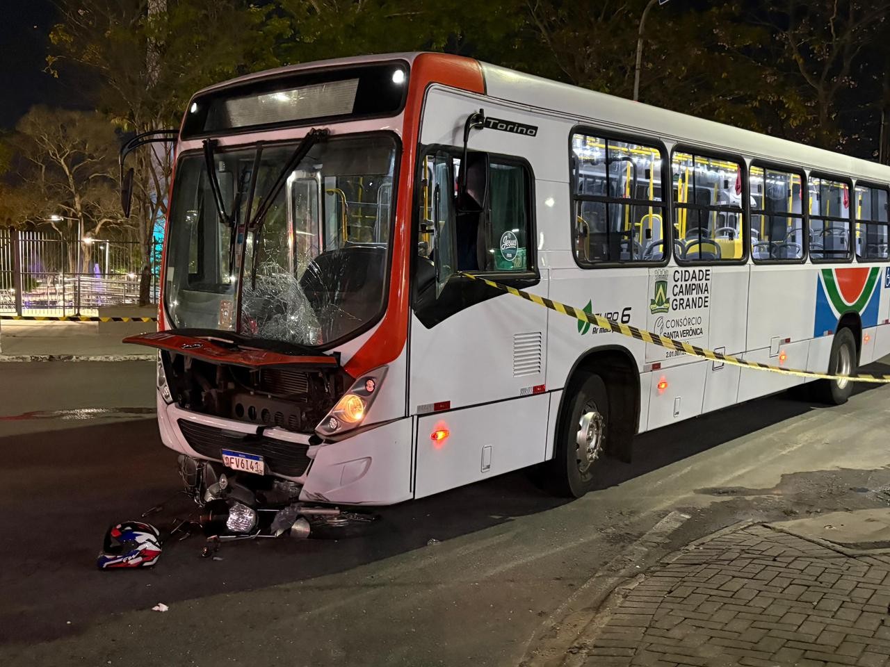 Perícia conclui que motorista de ônibus avançou sinal vermelho em acidente que matou motociclista, em Campina Grande