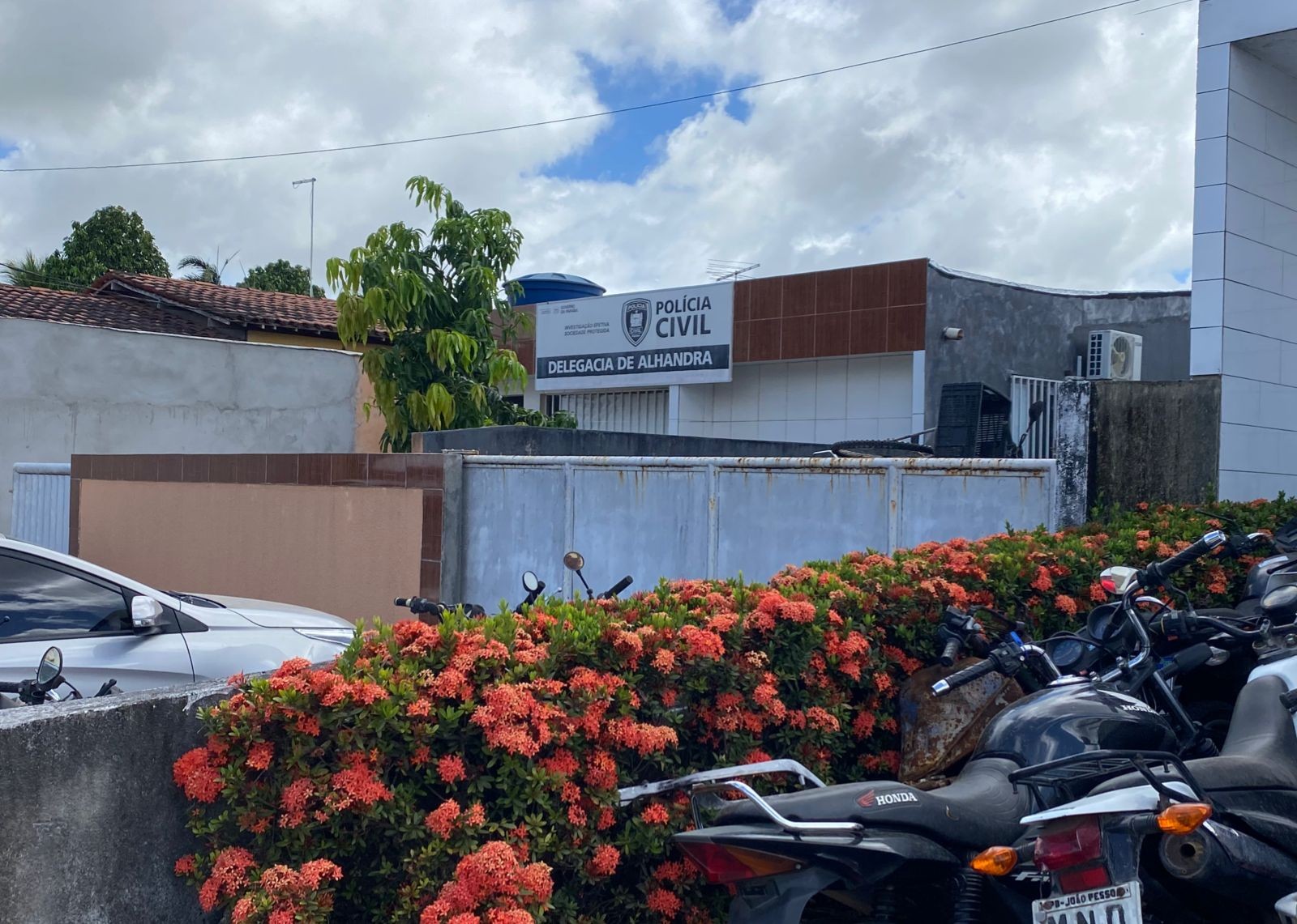Operação contra o tráfico prende cinco pessoas e apreende armas em Caaporã, no Litoral Sul da PB