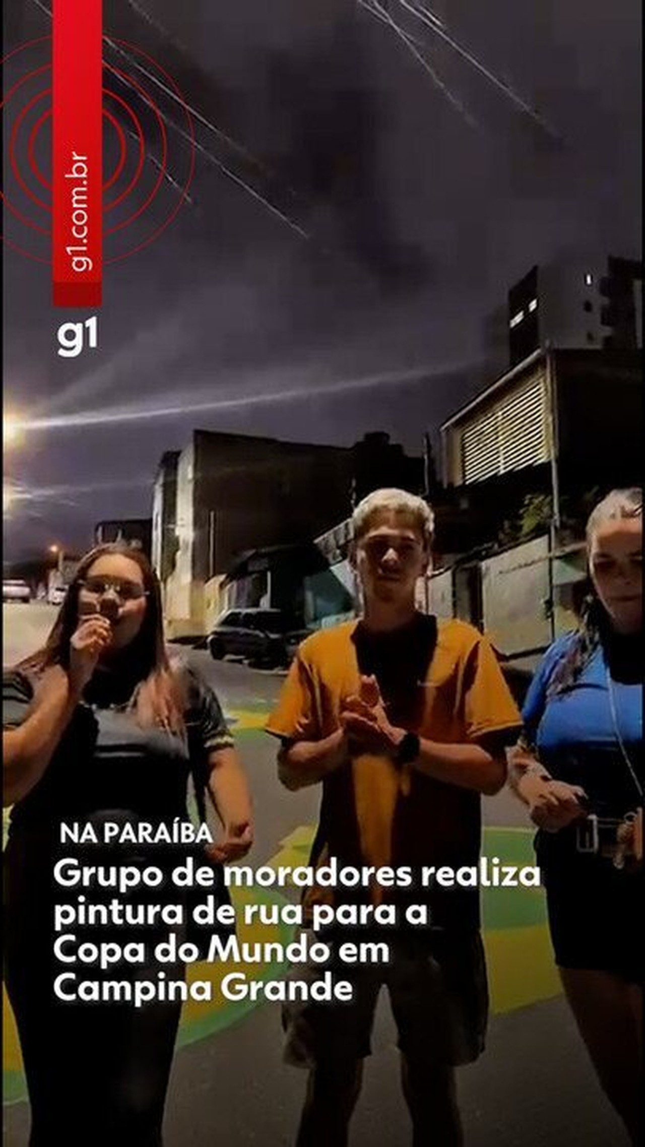 Grupo de moradores pinta rua em homenagem à Copa do Mundo em Campina Grande: 'Relembrar a nossa infância'