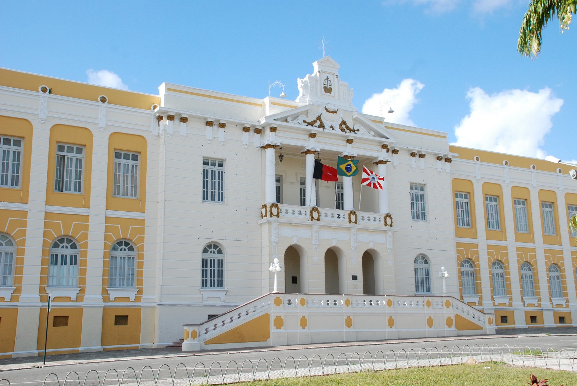 Advogado é multado em mais de R$ 30 mil por inserir comandos ocultos de IA em petição na Paraíba