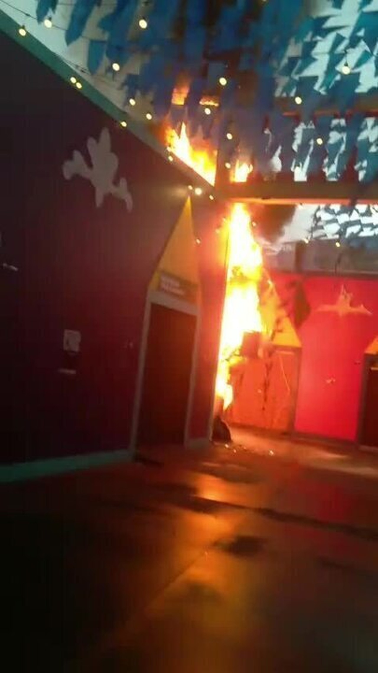 Incêndio atinge barraca de lanches no Parque do Povo, em Campina Grande
