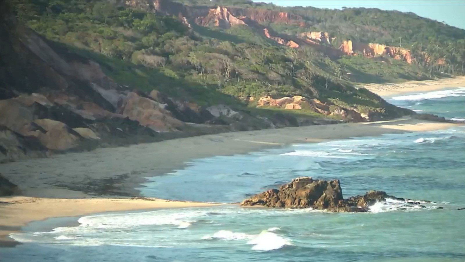 Quatro trechos de praia estão impróprios para banho neste final de semana na Paraíba; confira quais