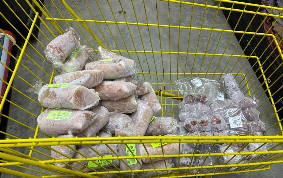 Cinco supermercados são autuados por vender alimentos vencidos e estragados, no Sertão da Paraíba