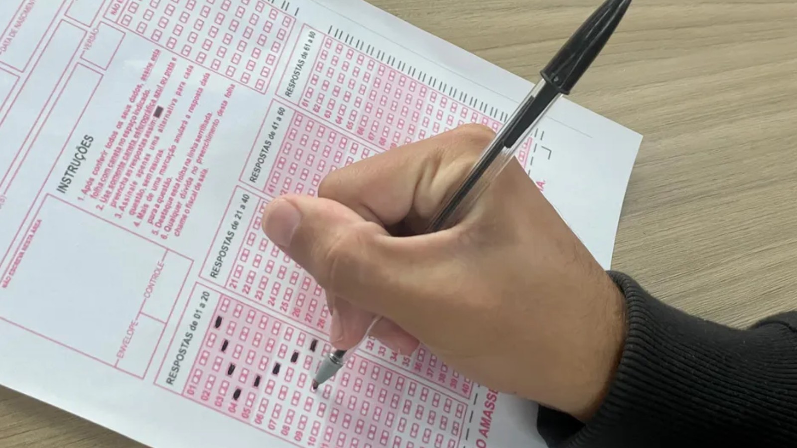 Inscrições para concurso da UEPB com salários de até R$ 3,7 mil encerram neste domingo (12)