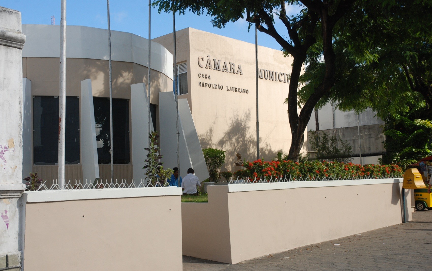 Câmara de João Pessoa aprova novas regras para uso de sacadas e áreas externas de bares e restaurantes; veja o que muda