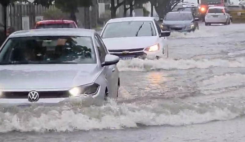 Em 24 horas, João Pessoa registra mais da metade da média histórica de chuva para o mês de abril