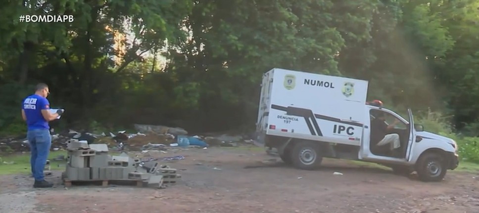 Corpos encontrados em área de mata em João Pessoa têm marcas de tiros e  mãos amarradas