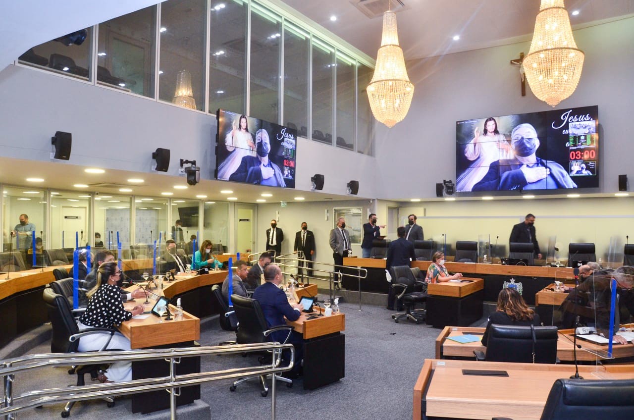Mais de 40% dos deputados estaduais da Paraíba trocam de partido para as Eleições 2026