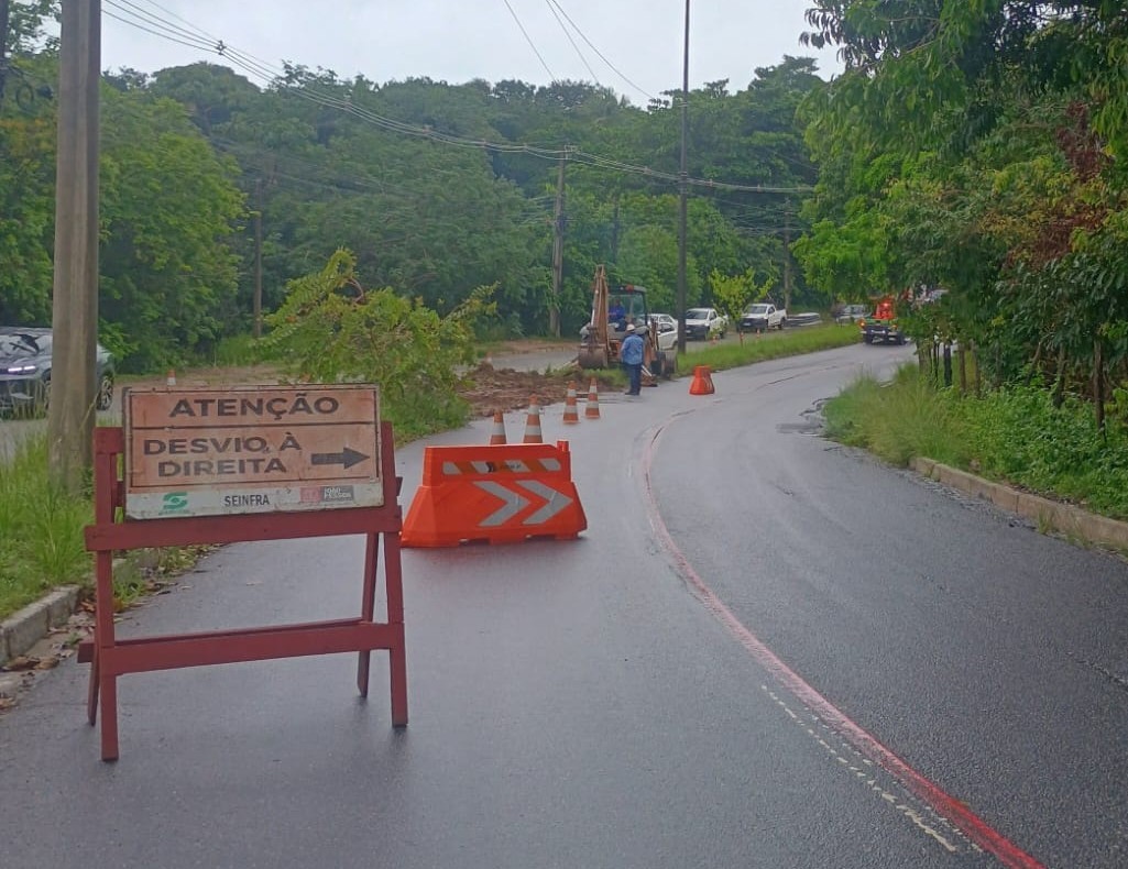 Ladeira entre Bancários e Altiplano, em João Pessoa, é interditada para obras após abertura de cratera