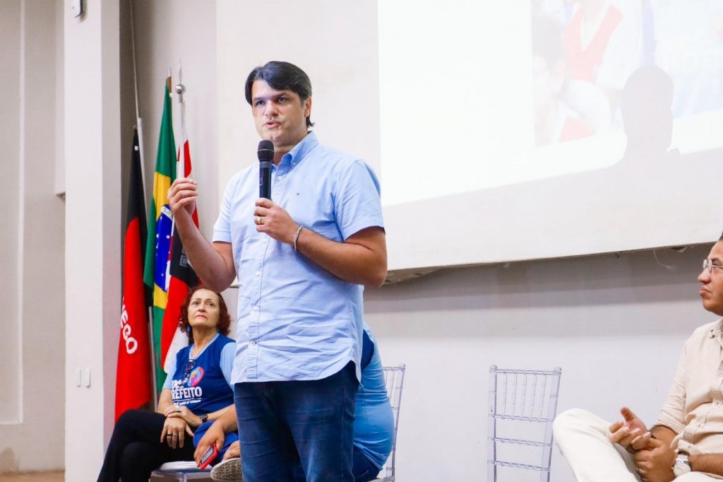 Quem é Leo Bezerra, novo prefeito de João Pessoa após renúncia de Cícero Lucena