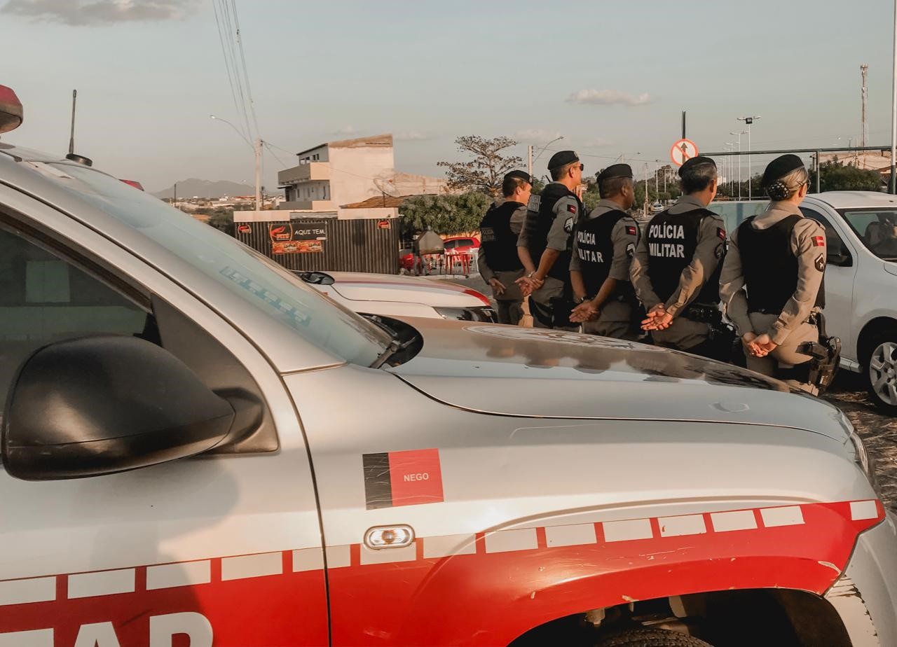 Mais de 60 galos são encontrados em situação irregular e homem é preso durante operação contra rinha no Sertão da PB