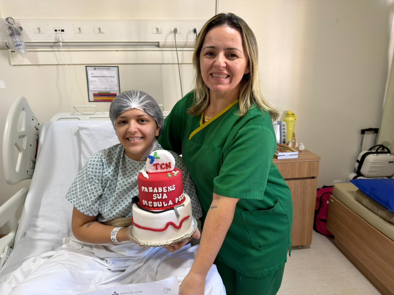 Medula doada por mãe 'pega' no dia do aniversário da filha