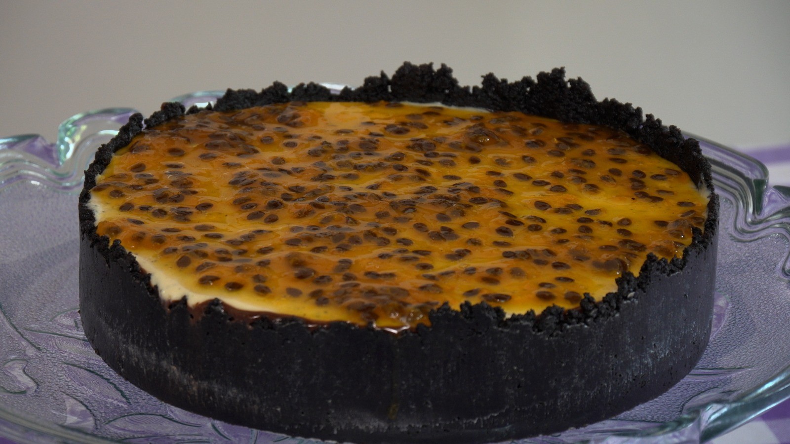 Aprenda a fazer torta de maracujá com chocolate no Chef JPB 